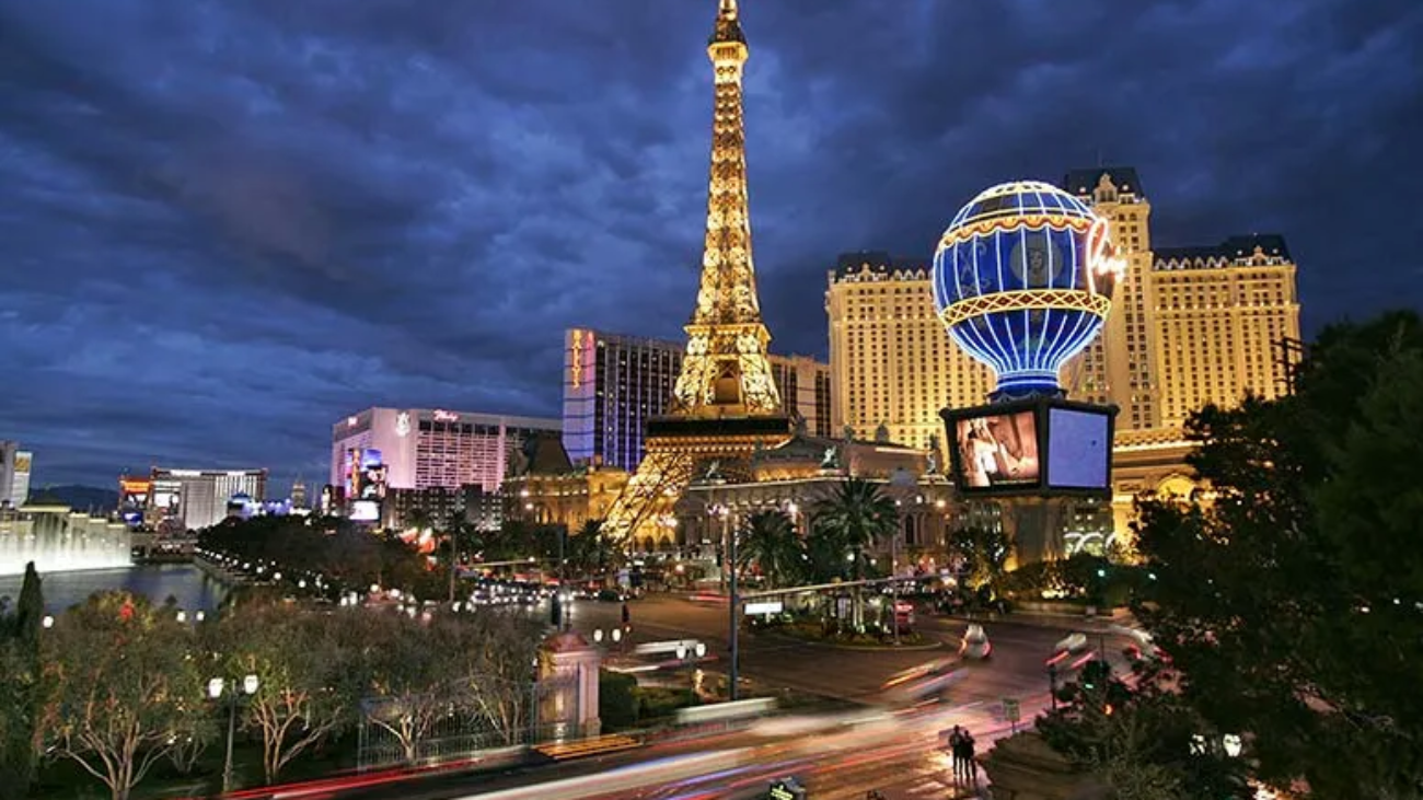 replica-Eiffel-Tower-Paris-Las-Vegas-Hotel