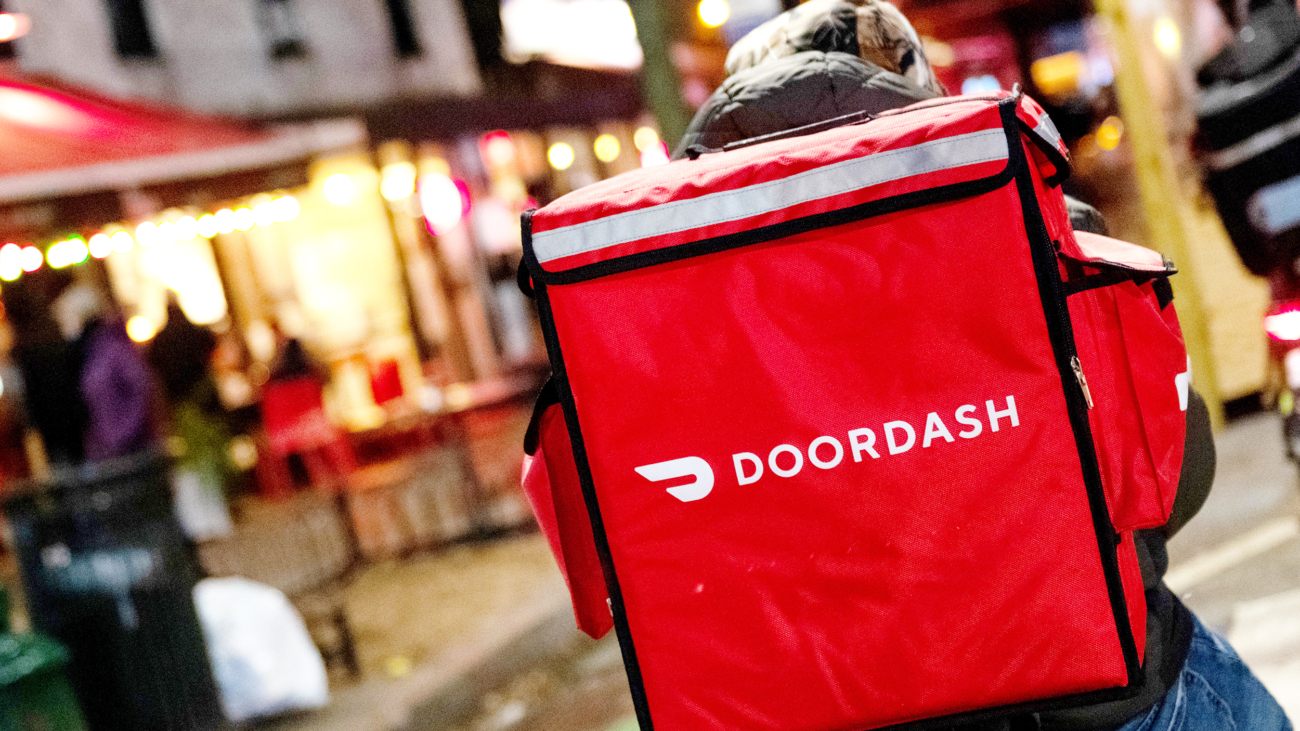 NEW YORK, NEW YORK - DECEMBER 30: A door-dash delivery driver waits near a restaurant on December 30, 2020 in New York City. The pandemic continues to burden restaurants and bars as businesses struggle to thrive with evolving government restrictions and social distancing plans which impact keeping businesses open yet challenge profitability. (Photo by Alexi Rosenfeld/Getty Images)