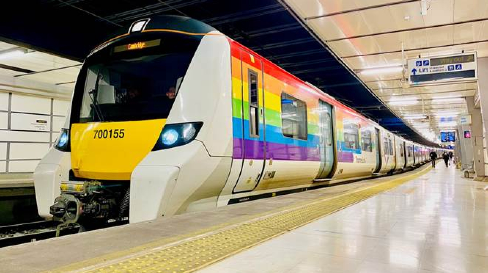 thameslink-pride-train