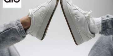Alo Yoga: Where Mindful Living Meets Modern Activewear